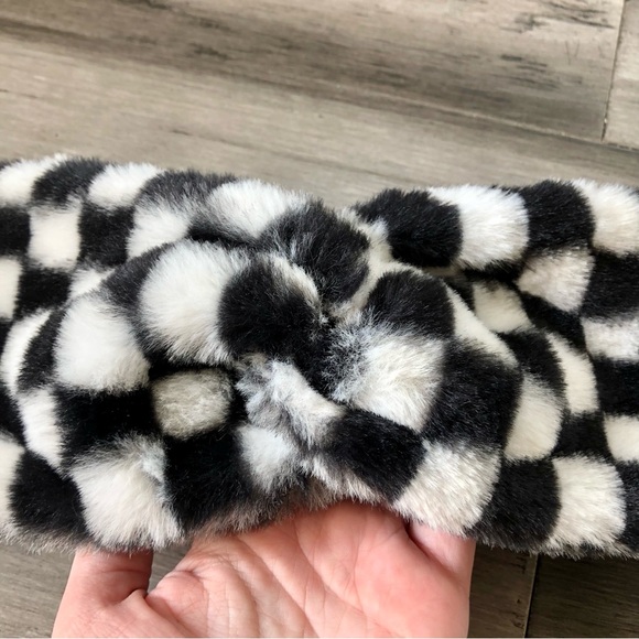 World Market Check Print Fuzzy Faux Fur Headband Head Wrap Earmuff - Picture 2 of 5